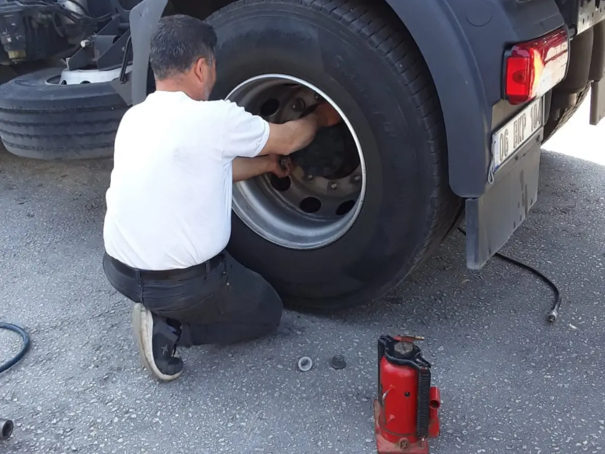 Karşıyaka Oto Lastikçi