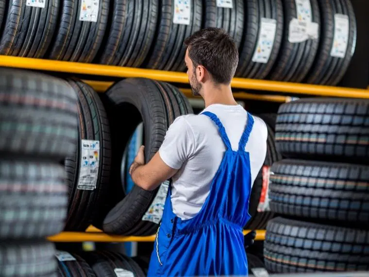 Karşıyaka Oto Lastikçi